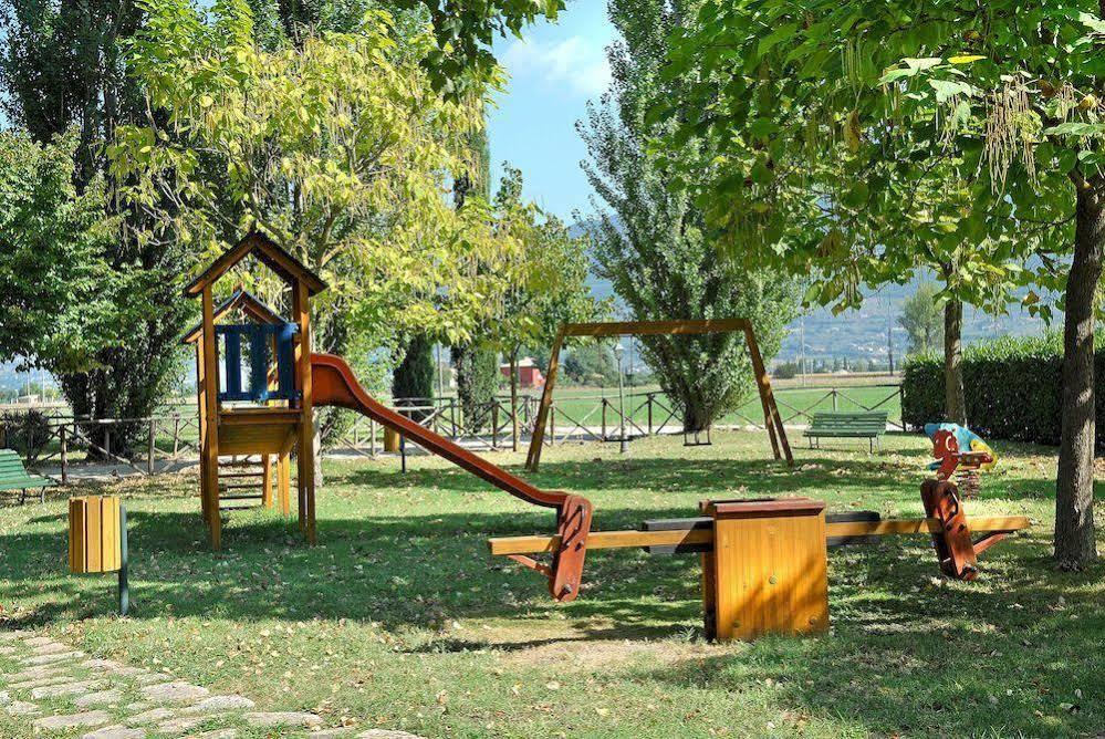 Agriturismo Le Due Torri Torre Quadrano Spello Extérieur photo