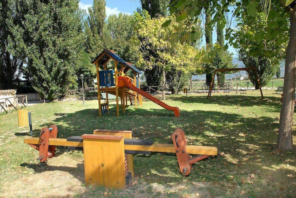 Agriturismo Le Due Torri Torre Quadrano Spello Extérieur photo